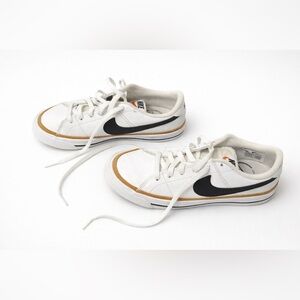 Nike Low Top White Sneakers Gum Sole Comfort Insole
